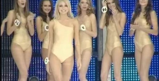 Мисс Украина Вселенная 2011: выход в купальниках (видео)