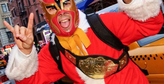 Дедовщина в Нью-Йорке: город оккупировали Санты