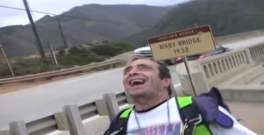 Обкуренный прыгун улетел от полиции на парашюте