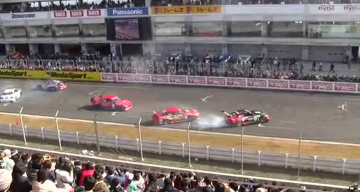 Виртуозы на болидах пошли в занос