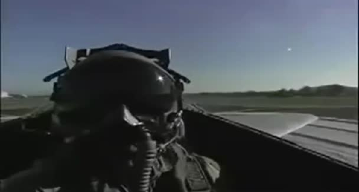 По-мужски: взлетаем на истребителе