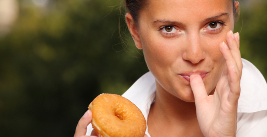 Доказано: от маленьких порций толстеют быстрее