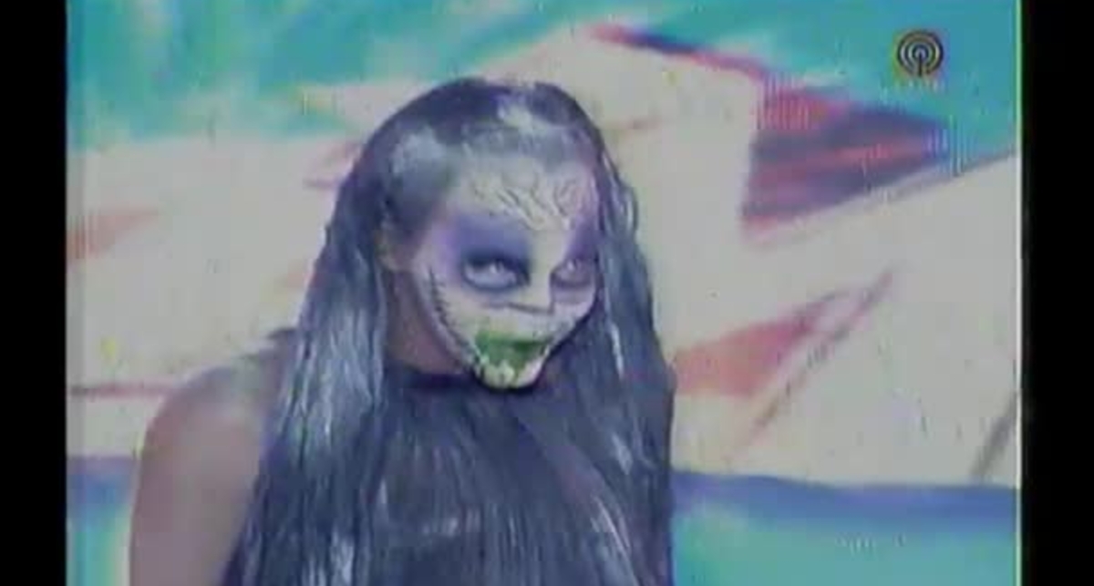 Уитни Хьюстон стала мерзкой ведьмой