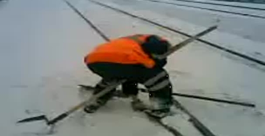 По-мужски: как работают путеукладчики