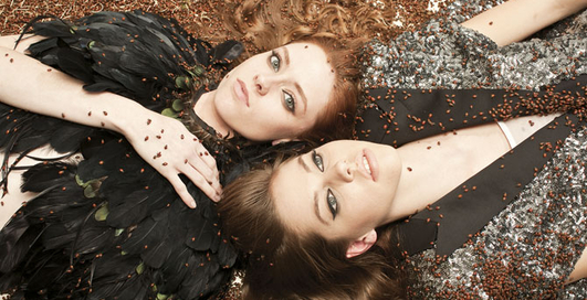 Мерзкие и красивые: на моделей спустили жуков