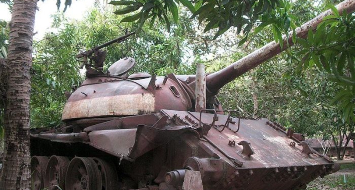 Ржавое эхо войны: брошенные танки в Камбодже