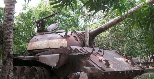 Ржавое эхо войны: брошенные танки в Камбодже