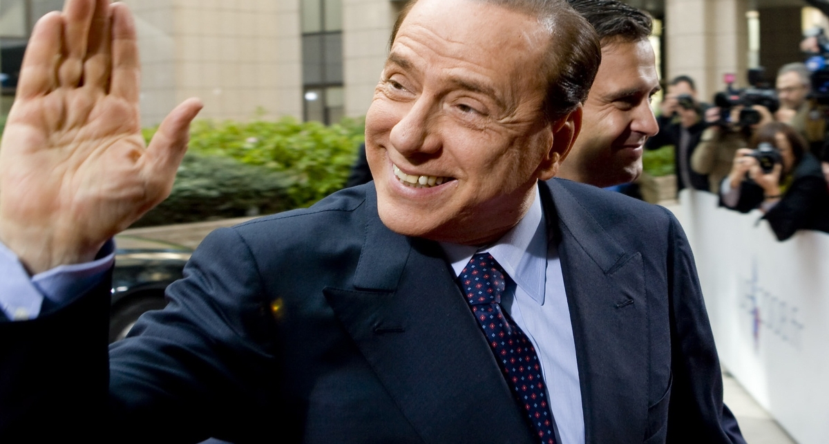 Берлускони водил девочек к Папе Римскому