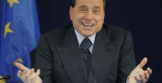 Как Берлускони плясал с лесбиянками