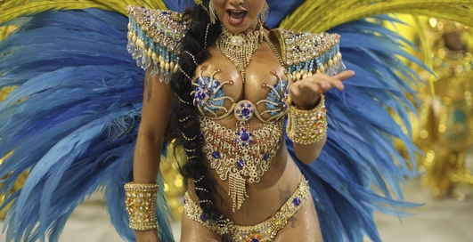 Карнавал в Рио: красотки идут в отрыв
