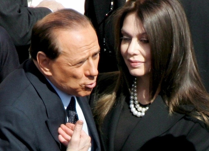 Берлускони поймали на секс-играх