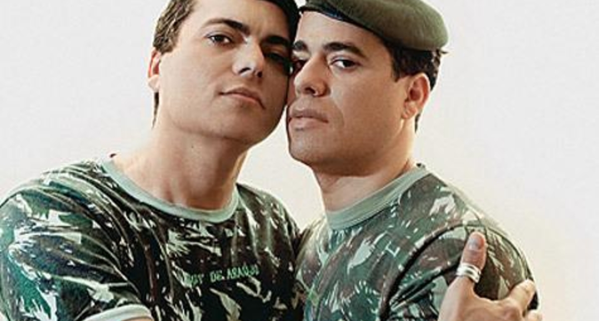 Пентагон учит общаться с солдатами-геями