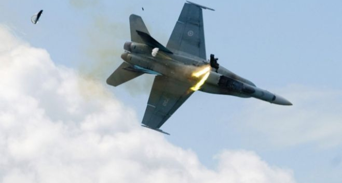 Штурмовики взрывают склад оружия