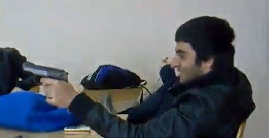 Кавказец достал на уроке пистолет