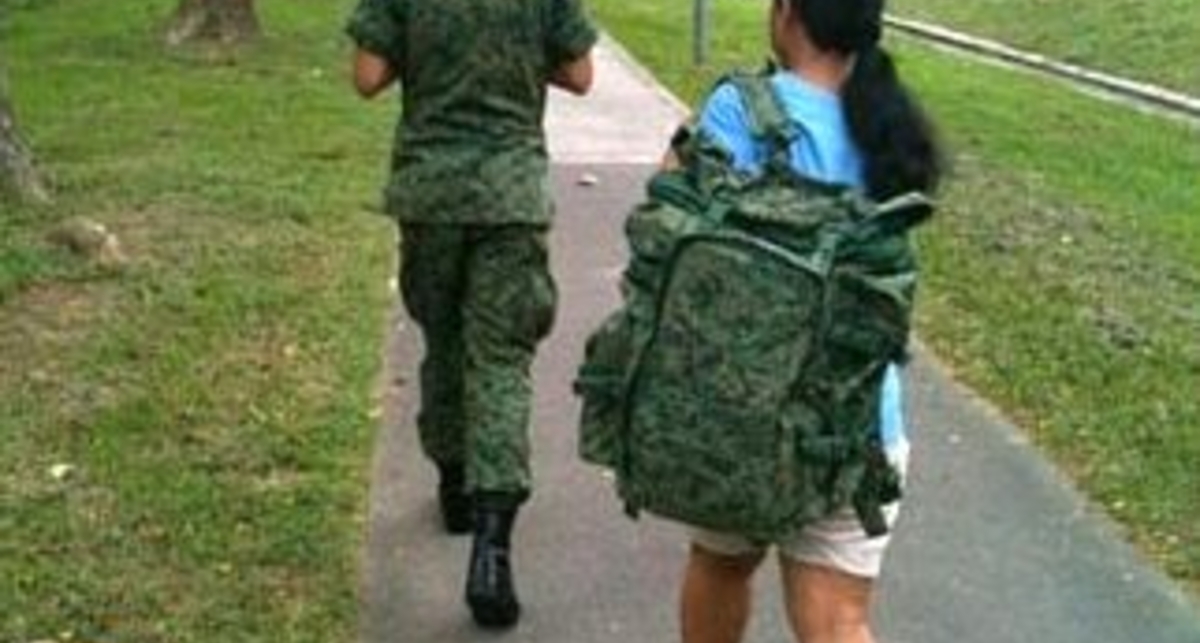 Солдат посвятил служанку в оруженосцы