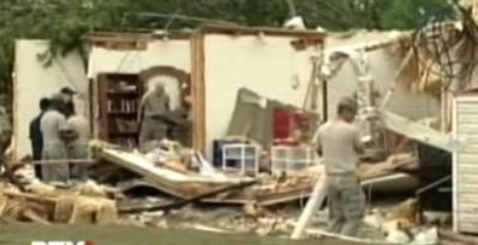 Торнадо и наводнение накрыли США