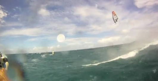 Моментально в море: самый летающий серфер
