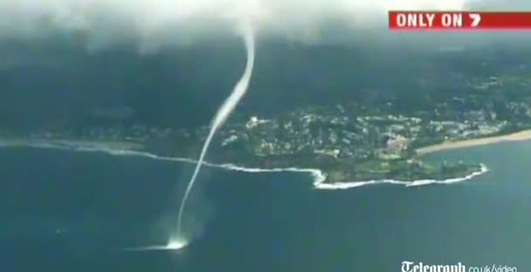 В Австралии бушует смерч