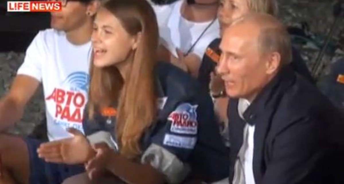 Путин спел Пугачеву под гитару