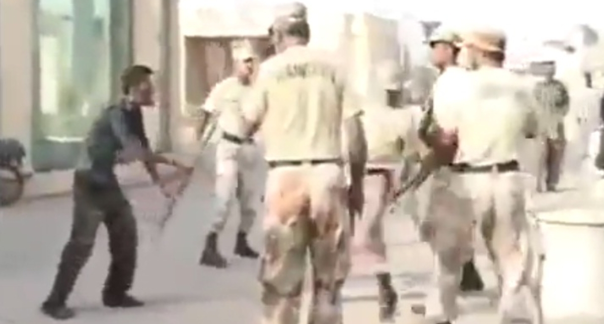 ШОК: Солдаты Пакистана расстреляли безоружного