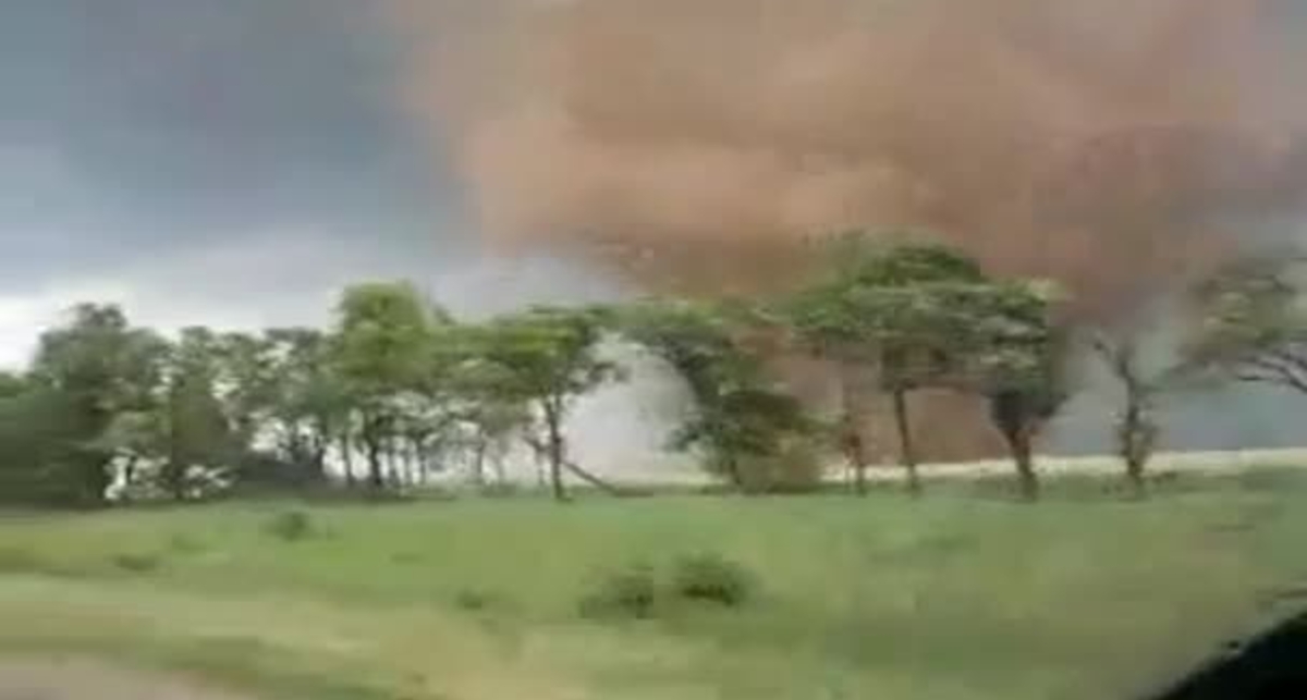 Жуткий смерч снес крышу Мелитополю