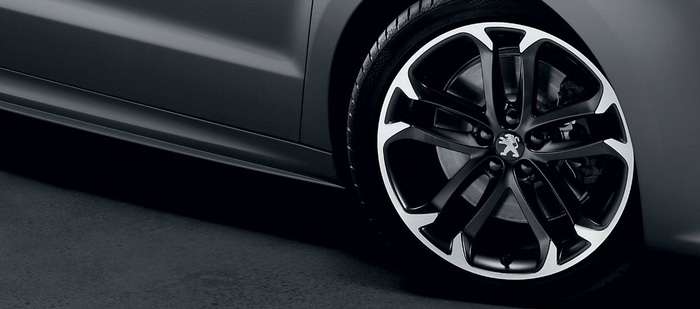 Пижон от Peugeot: спорткар уже в Украине Пижон от Peugeot: спорткар уже в Украине