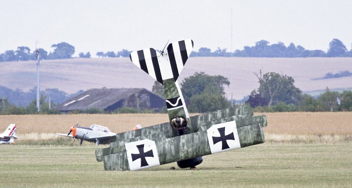Фоккер уходит в землю: крушение барона