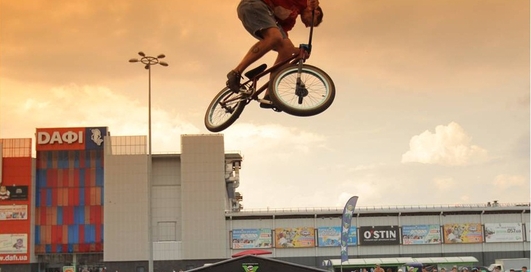 Экстрим-шоу: летающие велосипеды Харькова