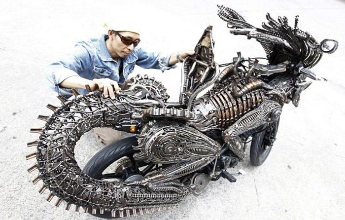 Зловещий байк: не мотоцикл, а зверь!