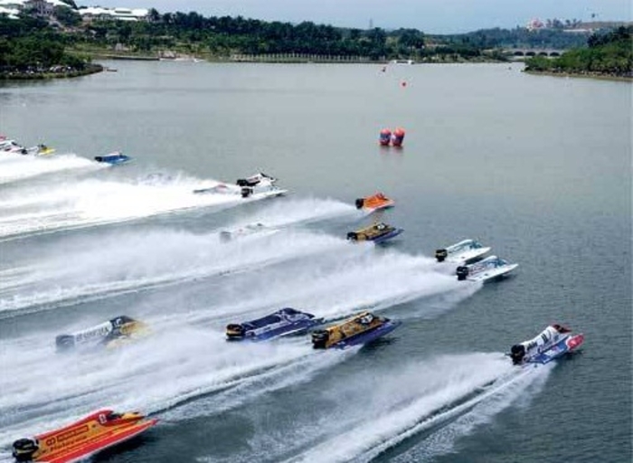Формула-1 в Киевском море: гонки на воде