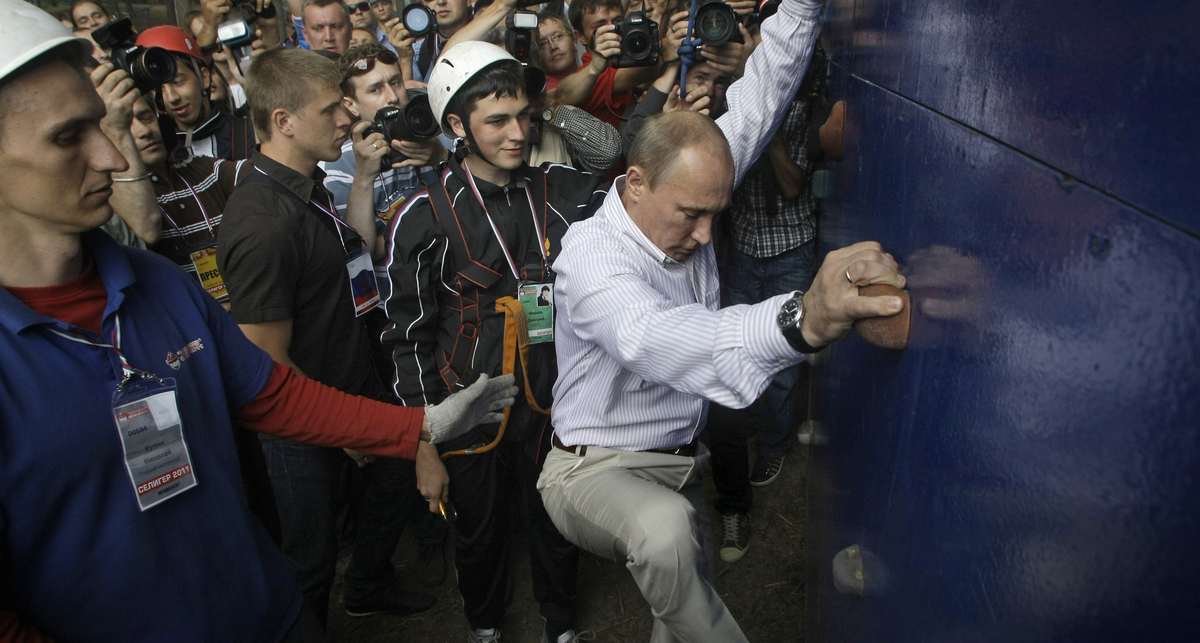 Путин гнул сковородки и лазил по стенам