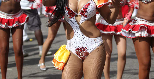 Лондон взбесился: голый карнавал а-ля Рио