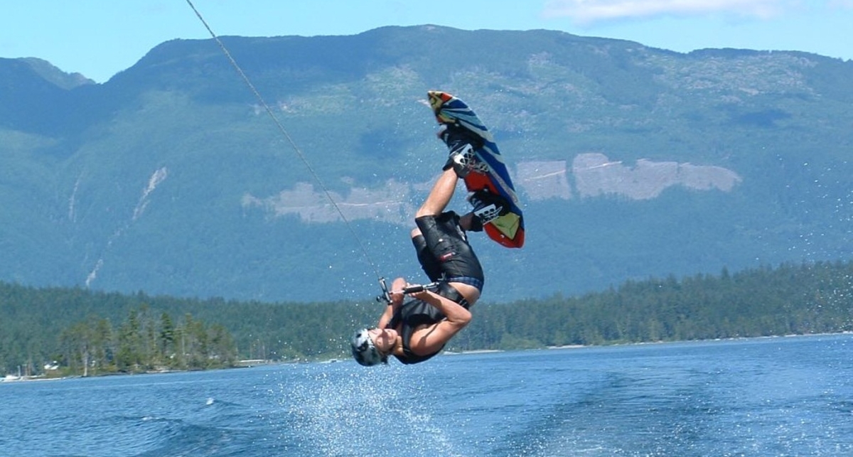 Водные лыжники шокируют Киев