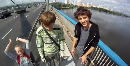 Смертельное шоу: покори мост в Киеве