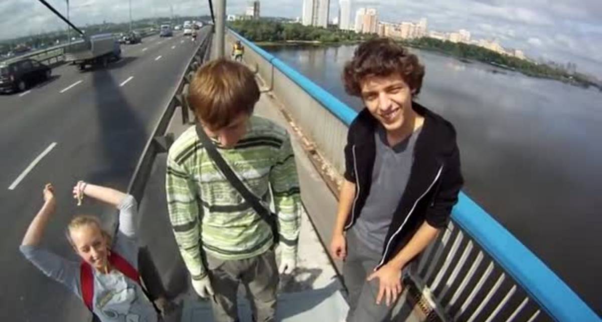 Смертельное шоу: покори мост в Киеве