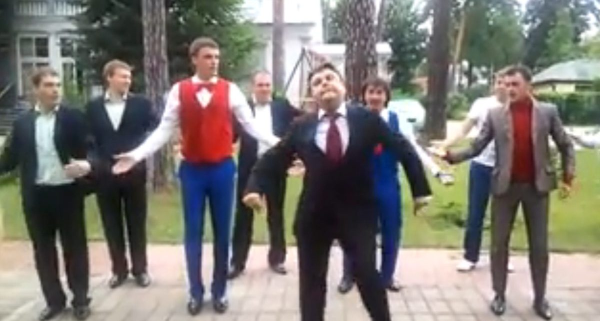 Медведев снова танцует: пародия на президента