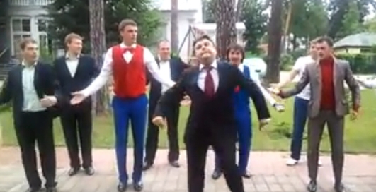 Медведев снова танцует: пародия на президента