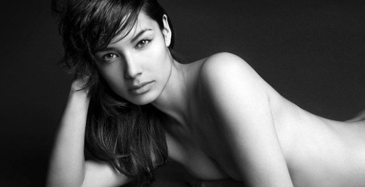 У Бонда – новая сексуальная подружка