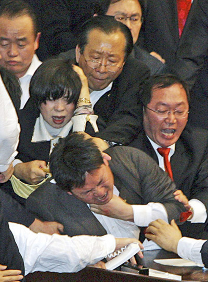 Наши бьют: депутаты Рады - лучшие бойцы