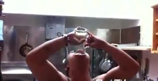 Мастер-класс: выпей бокал пива за 1 секунду!