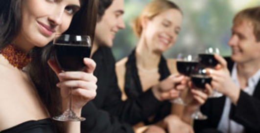 M PORT наливает вина победителям конкурса!