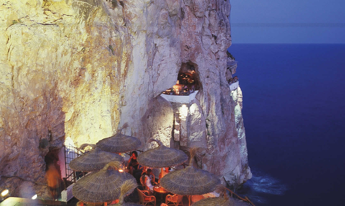 ТОП-5 самых чокнутых баров мира