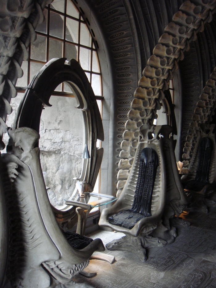 ТОП-5 самых чокнутых баров мира