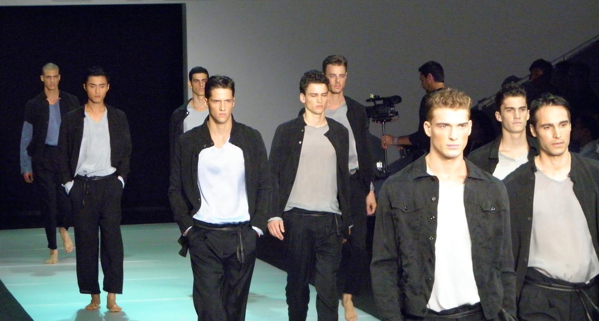 Одеться от Armani: что будет модно весной?