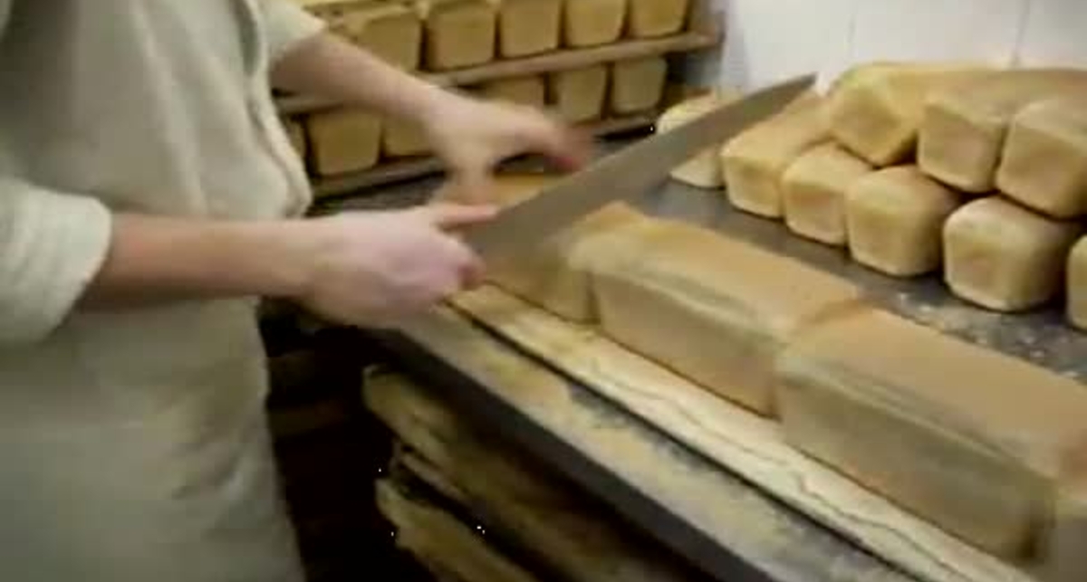 По-мужски: как правильно резать хлеб