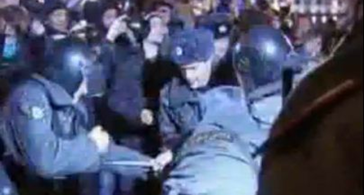 Выборы в России: 500 арестованных и избитых