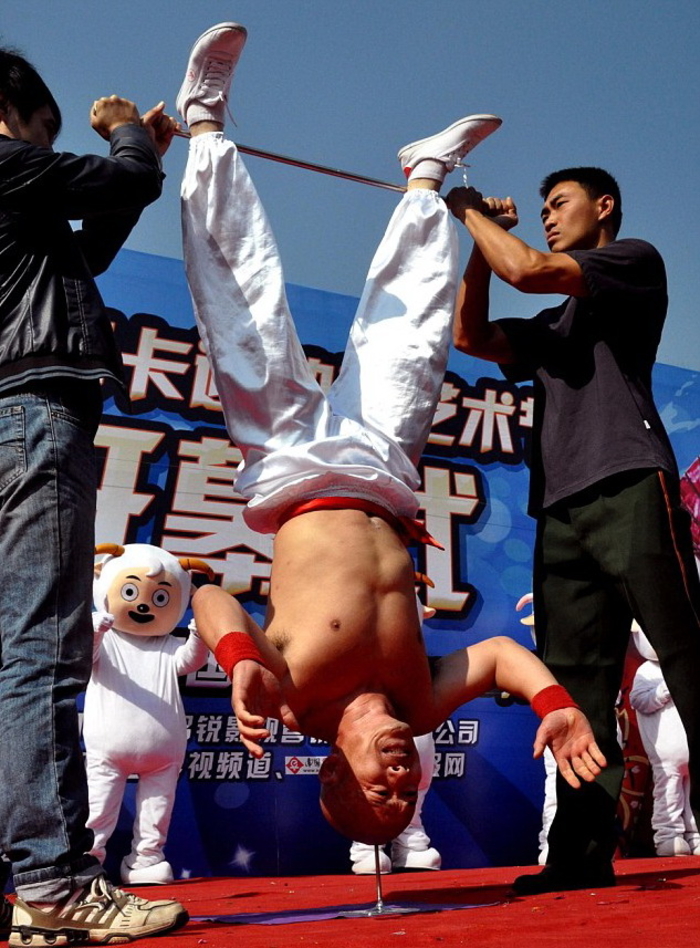 Гвоздь в голову: жесткий экстрим из Китая