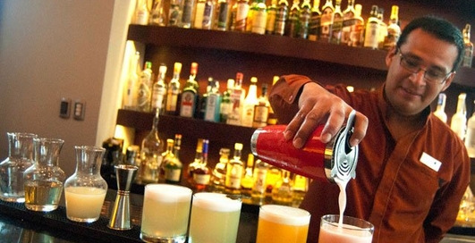 В Перу смешали 200-литровый коктейль