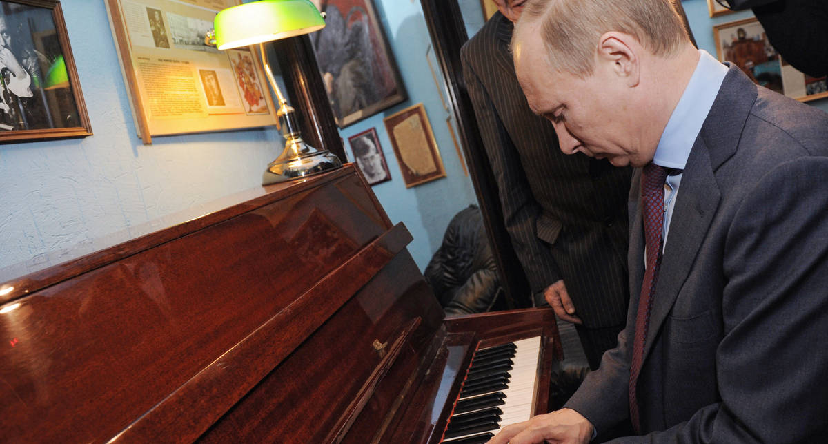 Путин дал джазу на расстроенном пианино