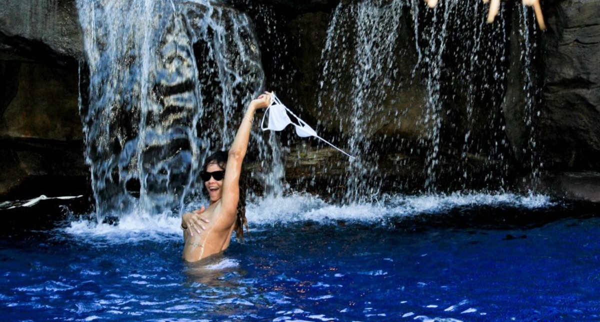 Рианна в Facebook: ее откровенные Гавайи